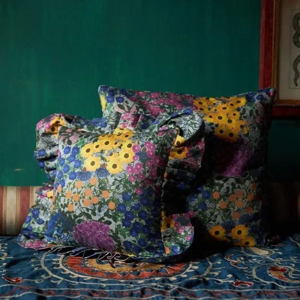 Sophie Williamson Design Ruffled Pillow Cover Pré Fleuri - Cover and Insert